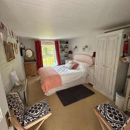 Cosy Cottage Ground Floor Bedroom Ensuite With Private Entrance Chichester Buitenkant foto