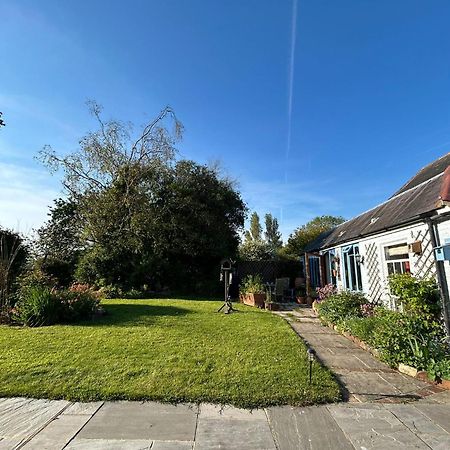 Cosy Cottage Ground Floor Bedroom Ensuite With Private Entrance Chichester Buitenkant foto