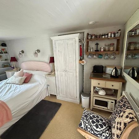 Cosy Cottage Ground Floor Bedroom Ensuite With Private Entrance Chichester Buitenkant foto