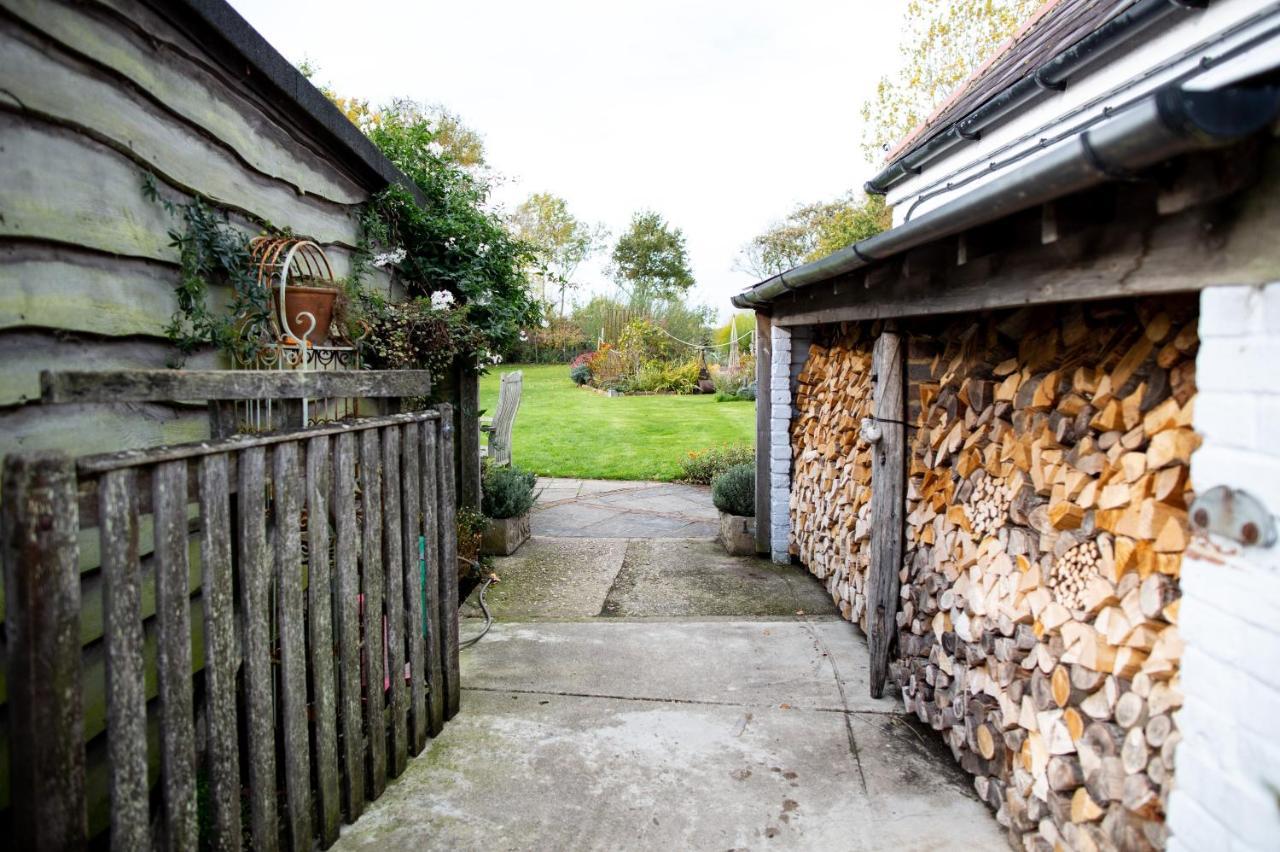 Cosy Cottage Ground Floor Bedroom Ensuite With Private Entrance Chichester Buitenkant foto