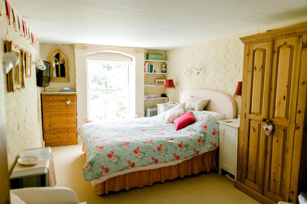 Cosy Cottage Ground Floor Bedroom Ensuite With Private Entrance Chichester Buitenkant foto