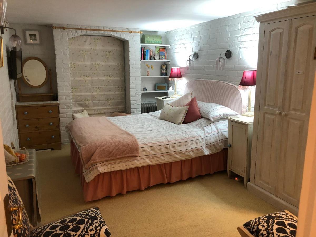 Cosy Cottage Ground Floor Bedroom Ensuite With Private Entrance Chichester Buitenkant foto