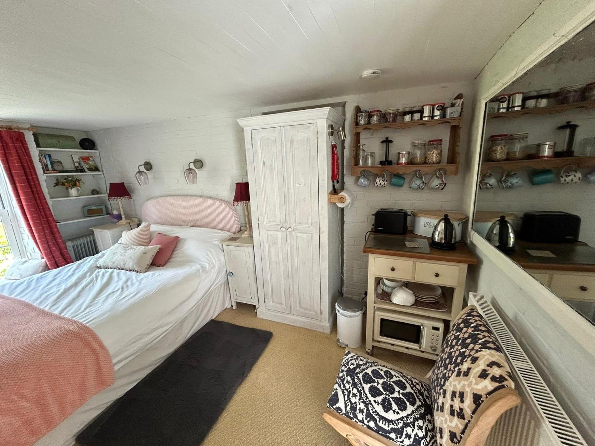 Cosy Cottage Ground Floor Bedroom Ensuite With Private Entrance Chichester Buitenkant foto